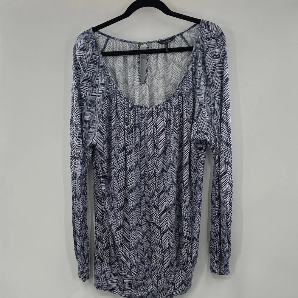 3For$20 Daisy Fuentes Blue and White Chevron Blouse size: L